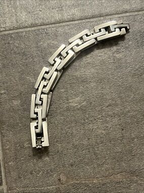 Elegant Silver Link Bracelet for Women - Modern Geometric Style